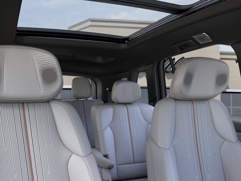 New 2027 Cadillac Vistiq Luxury w/ LPO, Floor Liner Package AWD/4WD image 24