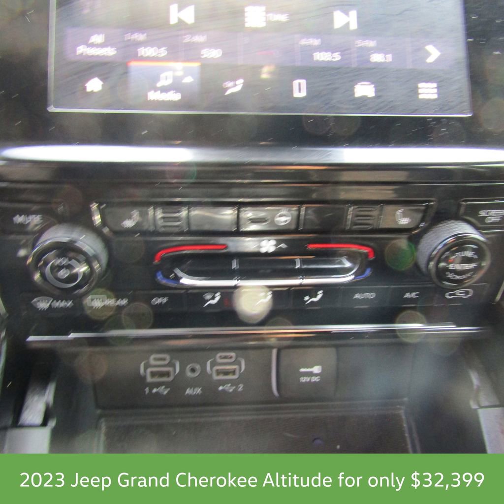 Used 2023 Jeep Grand Cherokee Altitude AWD/4WD image 20