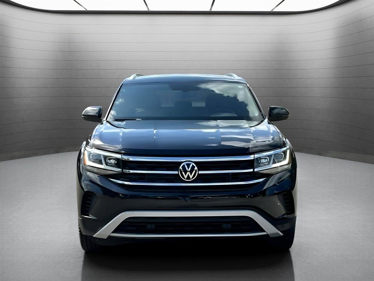 Used 2023 Volkswagen Atlas Cross Sport SE w/ Black Wheel Package FWD image 2