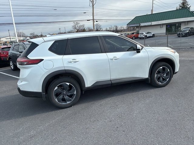 Used 2024 Nissan Rogue SV w/ SV Premium Package image 5