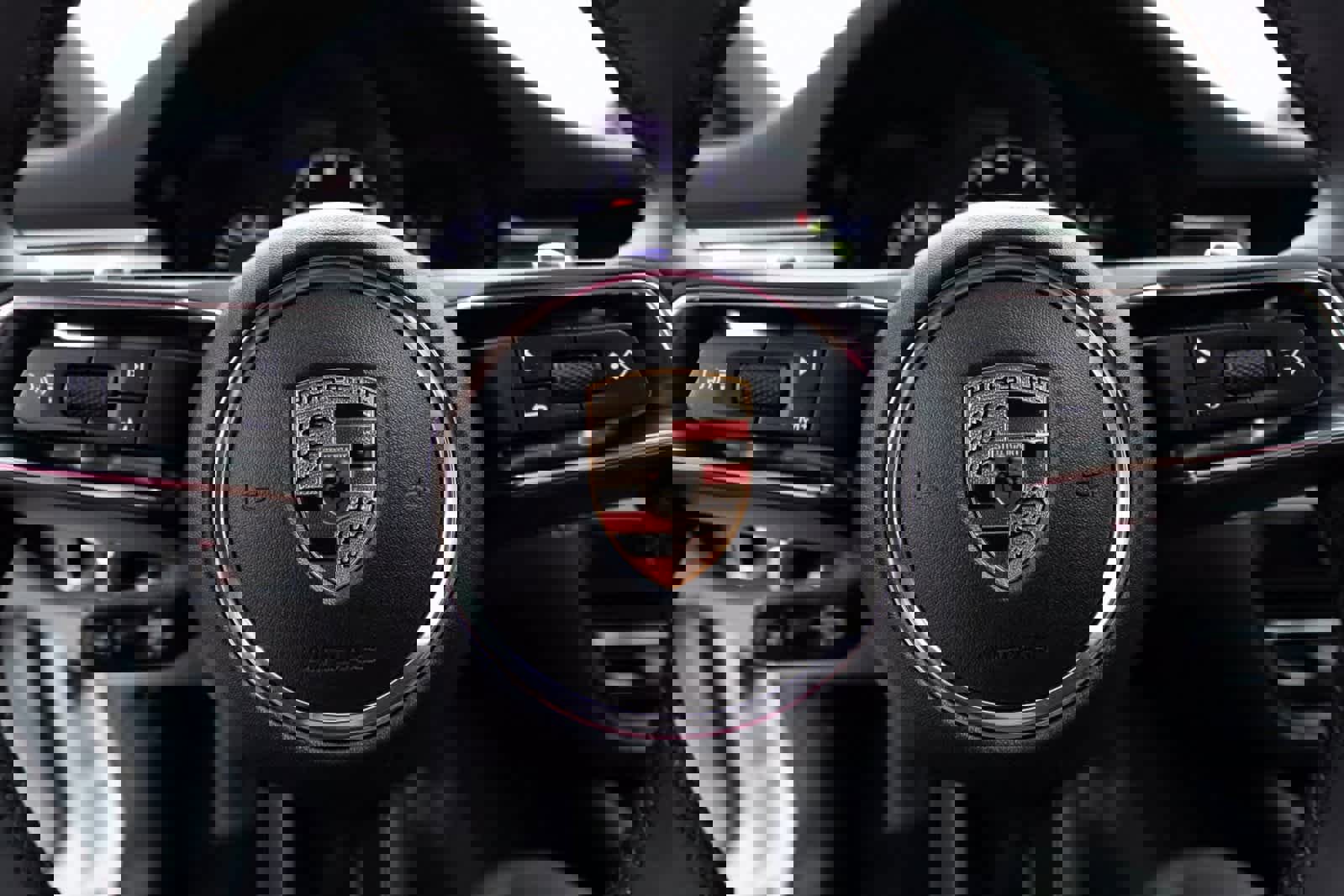 Certified 2025 Porsche Macan image 14