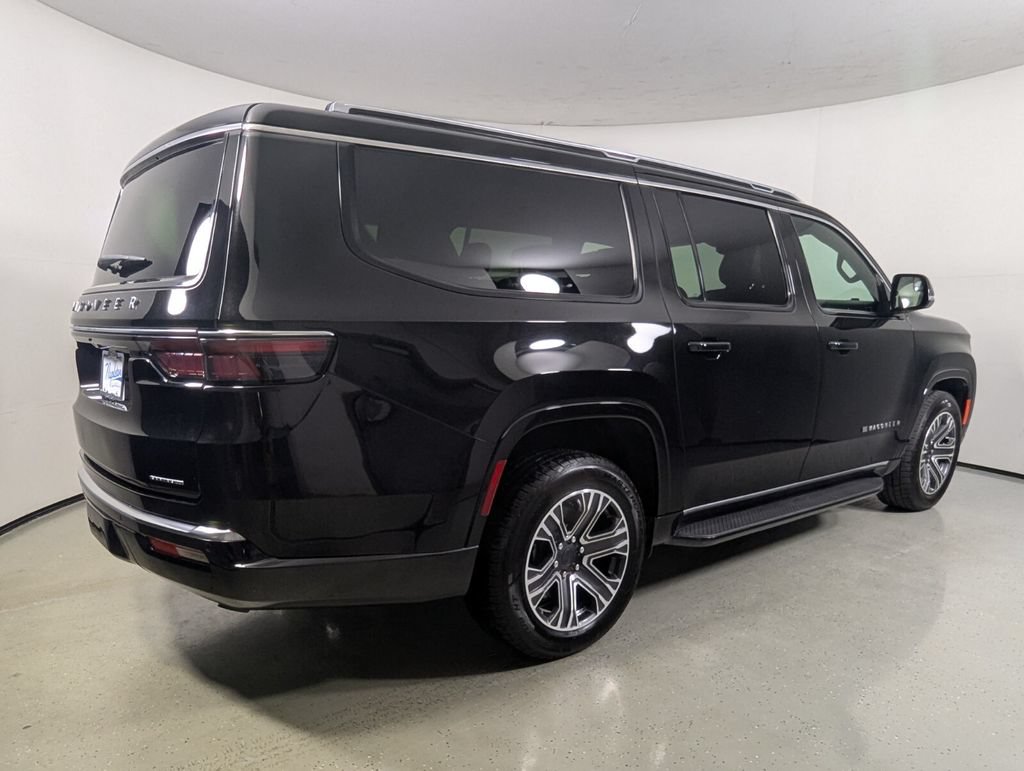 Used 2024 Jeep Wagoneer L Series II RWD image 8
