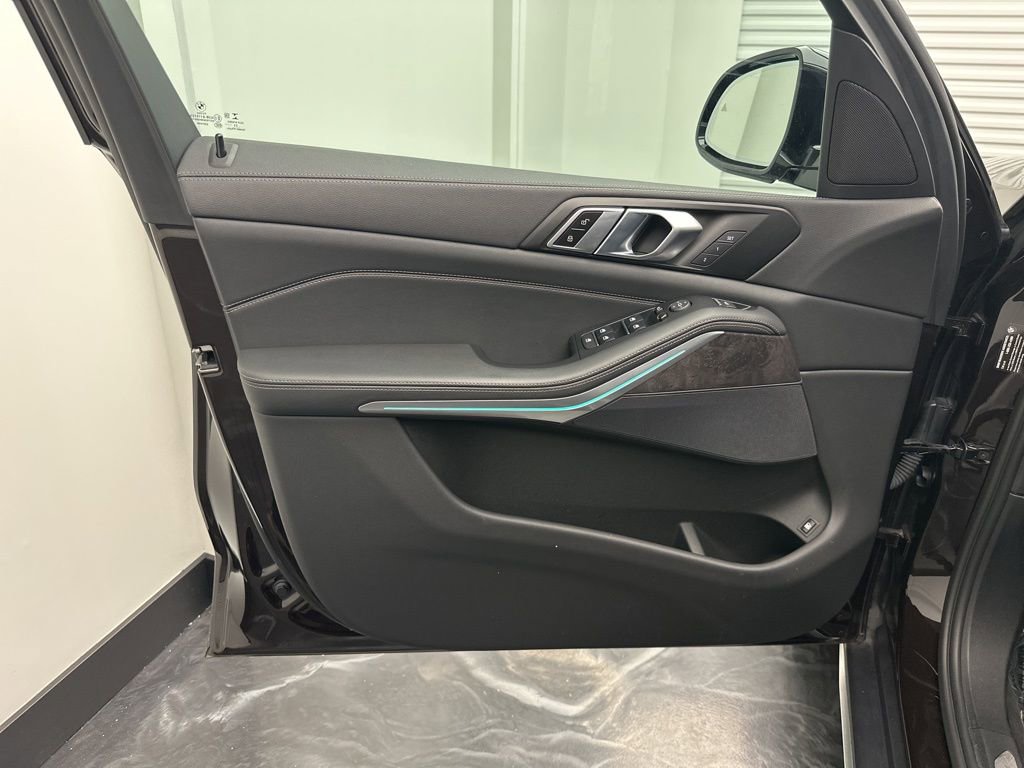 Used 2023 BMW X5 xDrive45e image 16