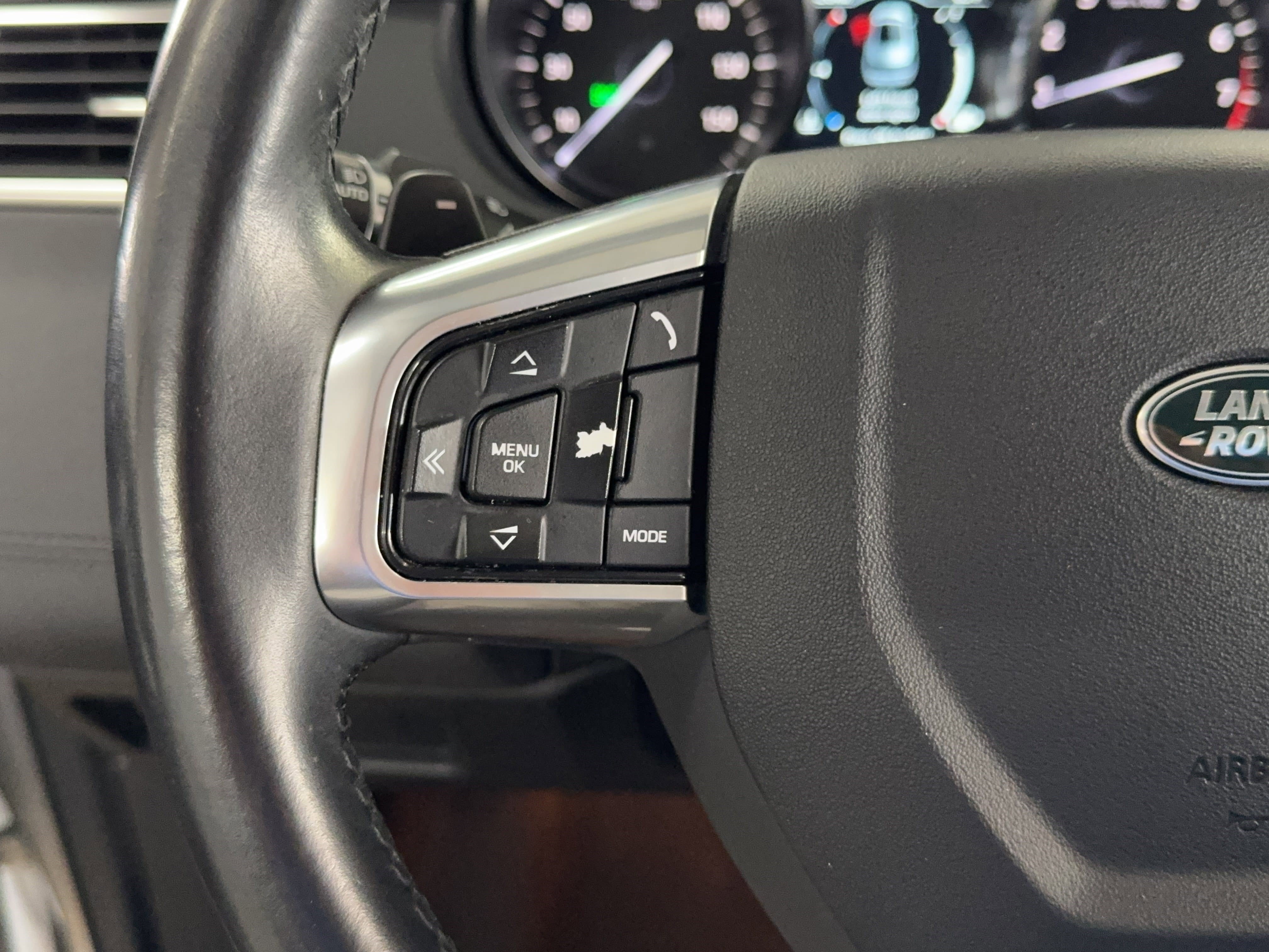 Used 2019 Land Rover Discovery Sport HSE AWD/4WD image 21