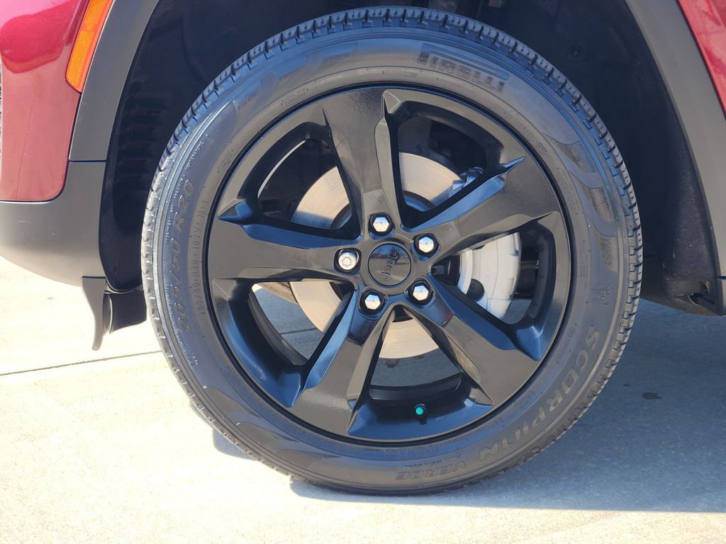 Used 2023 Jeep Grand Cherokee Limited w/ Black Appearance Package image 13