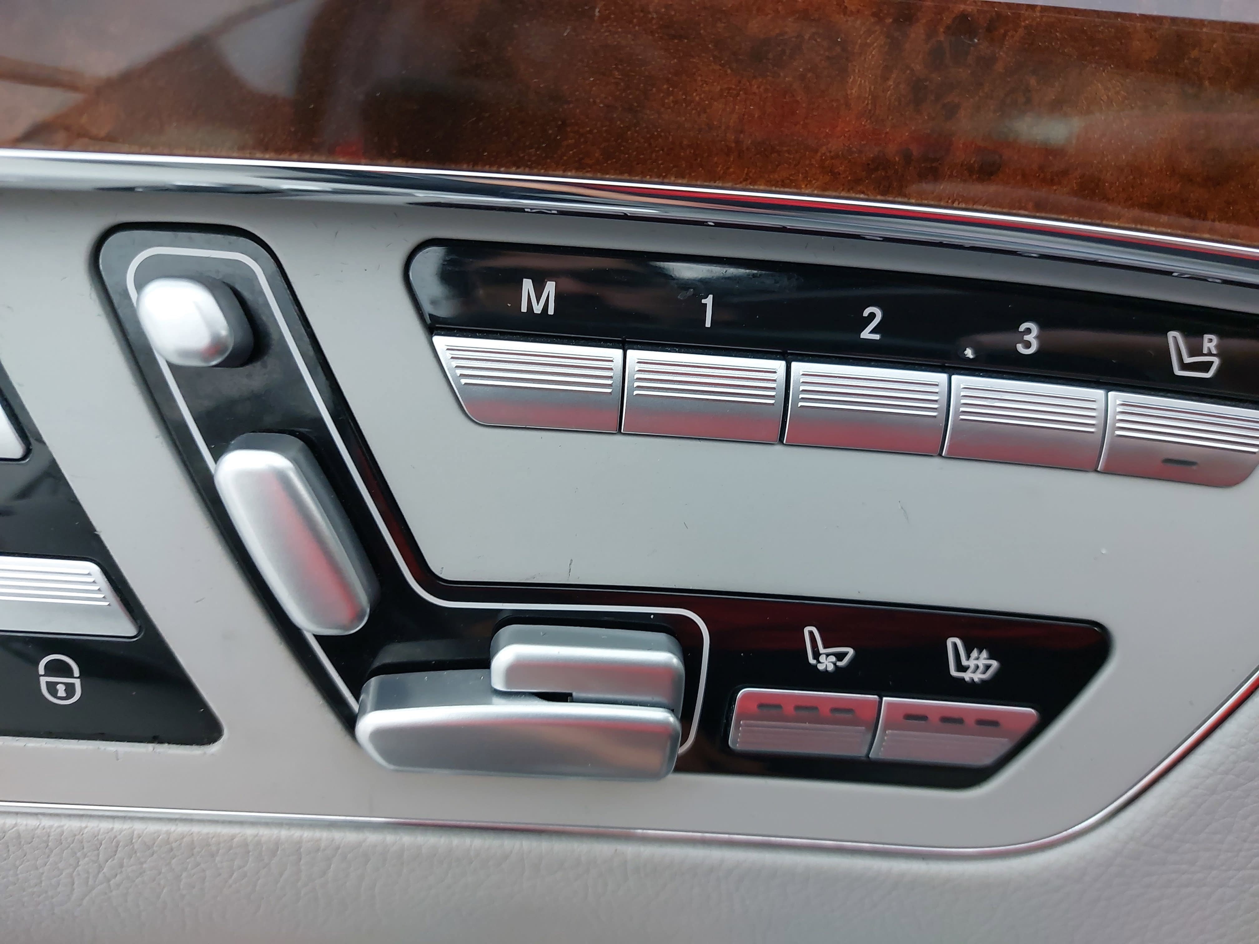 Used 2010 Mercedes-Benz S 550 image 31