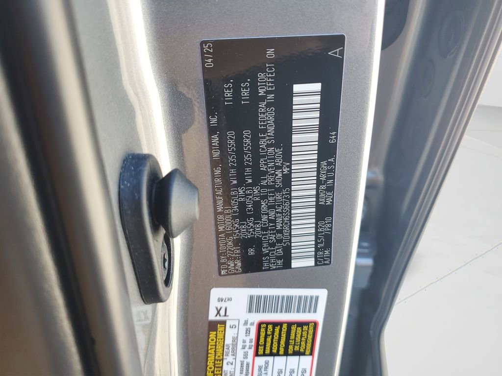 Used 2025 Toyota Highlander Limited image 37