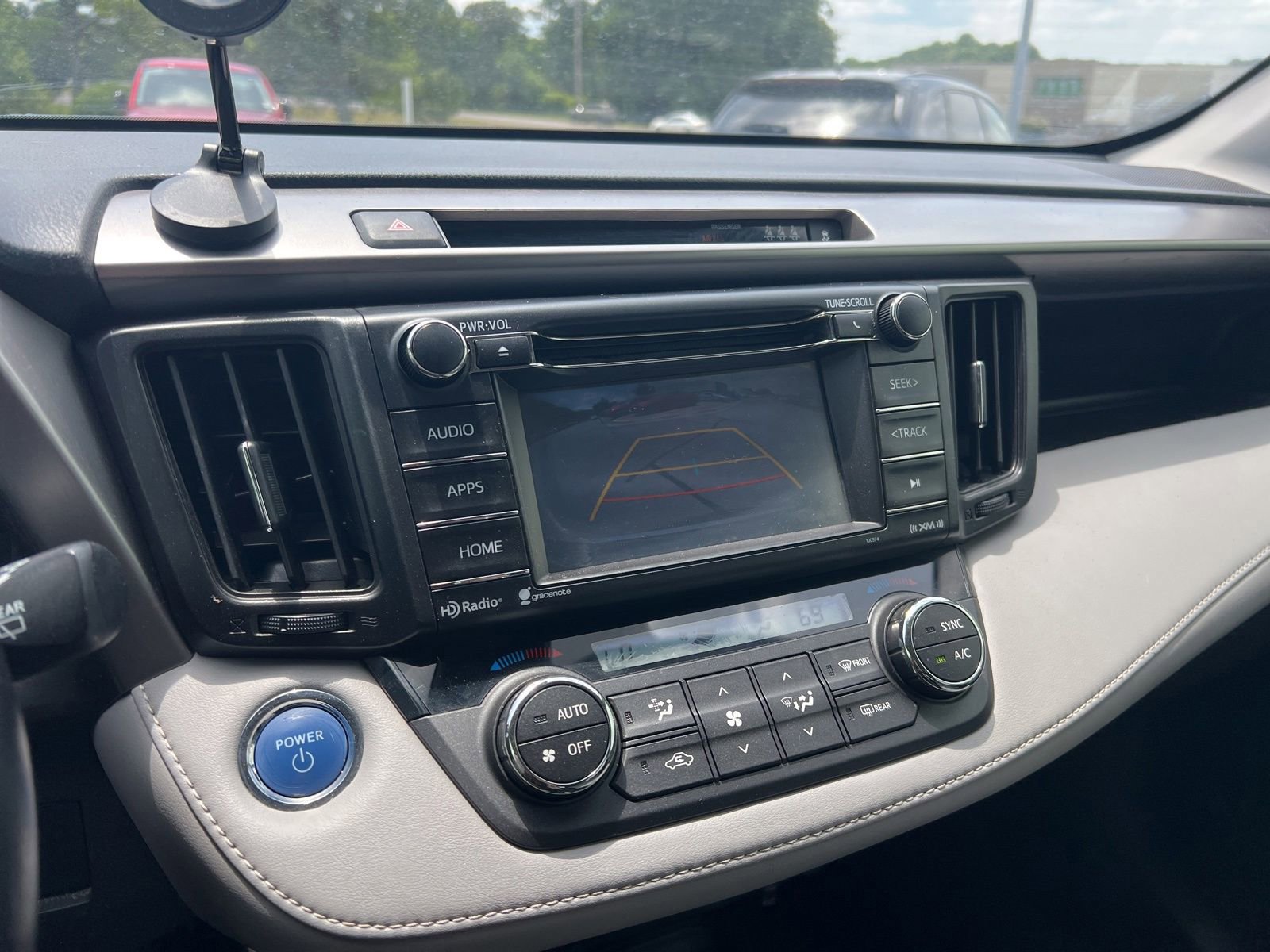 Used 2017 Toyota RAV4 XLE AWD/4WD image 13