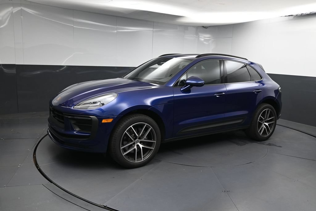 Used 2025 Porsche Macan AWD/4WD image 1