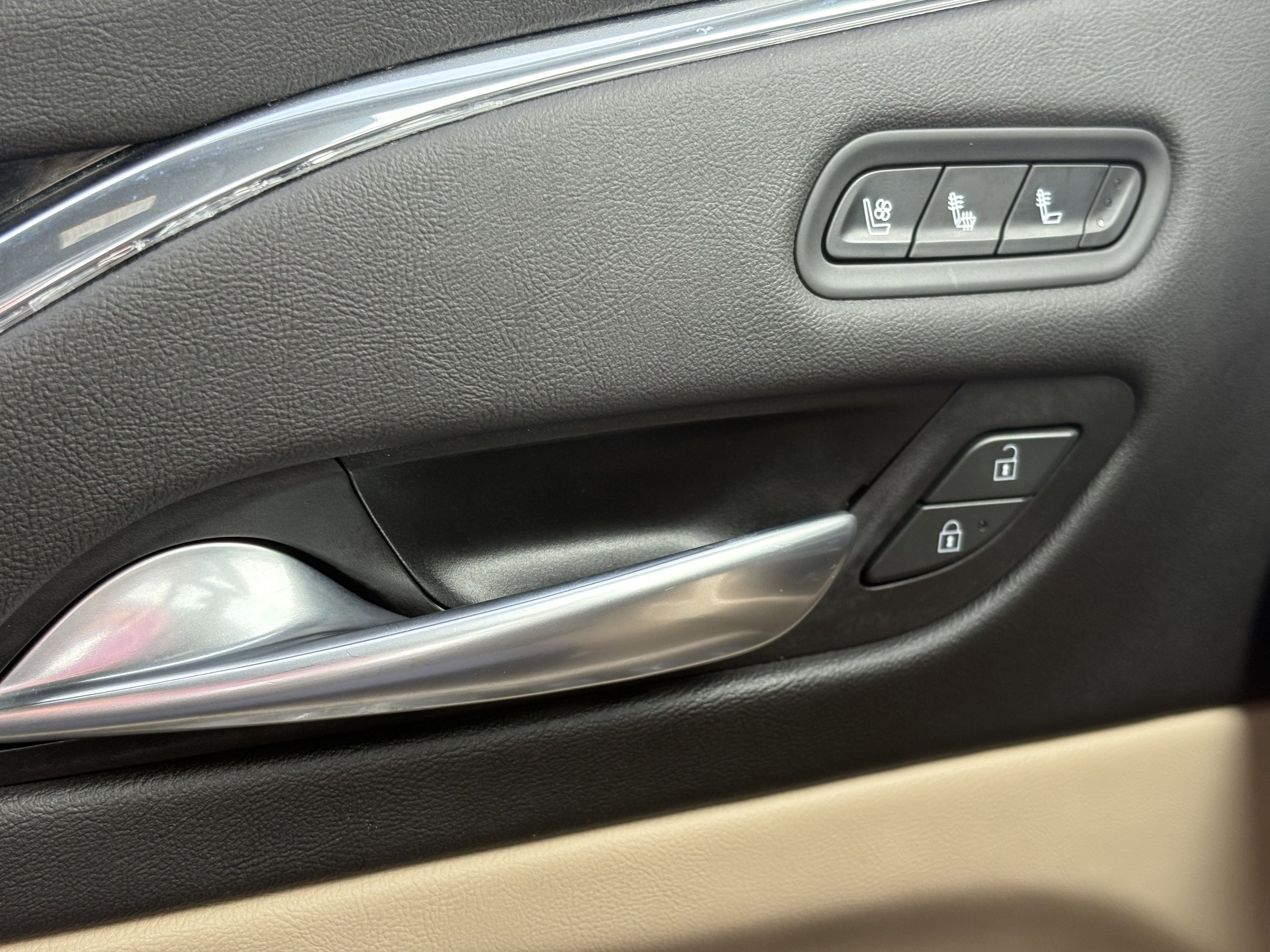 Certified 2024 Cadillac Escalade Premium Luxury image 35