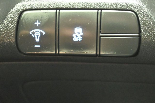 Used 2025 Hyundai Elantra Sport FWD image 22