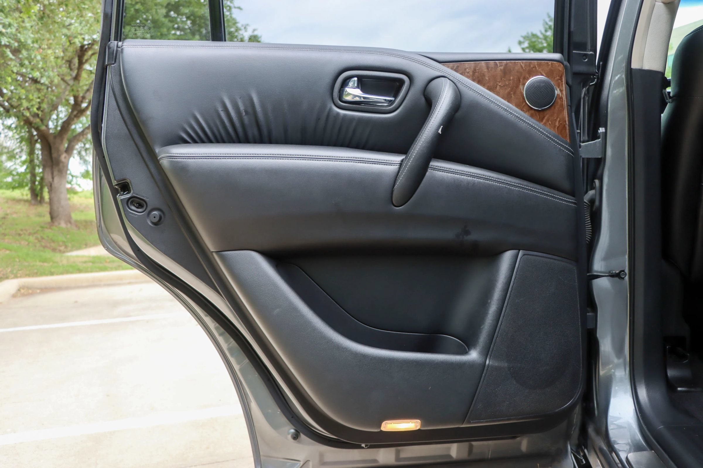 Used 2016 INFINITI QX80 2WD image 12