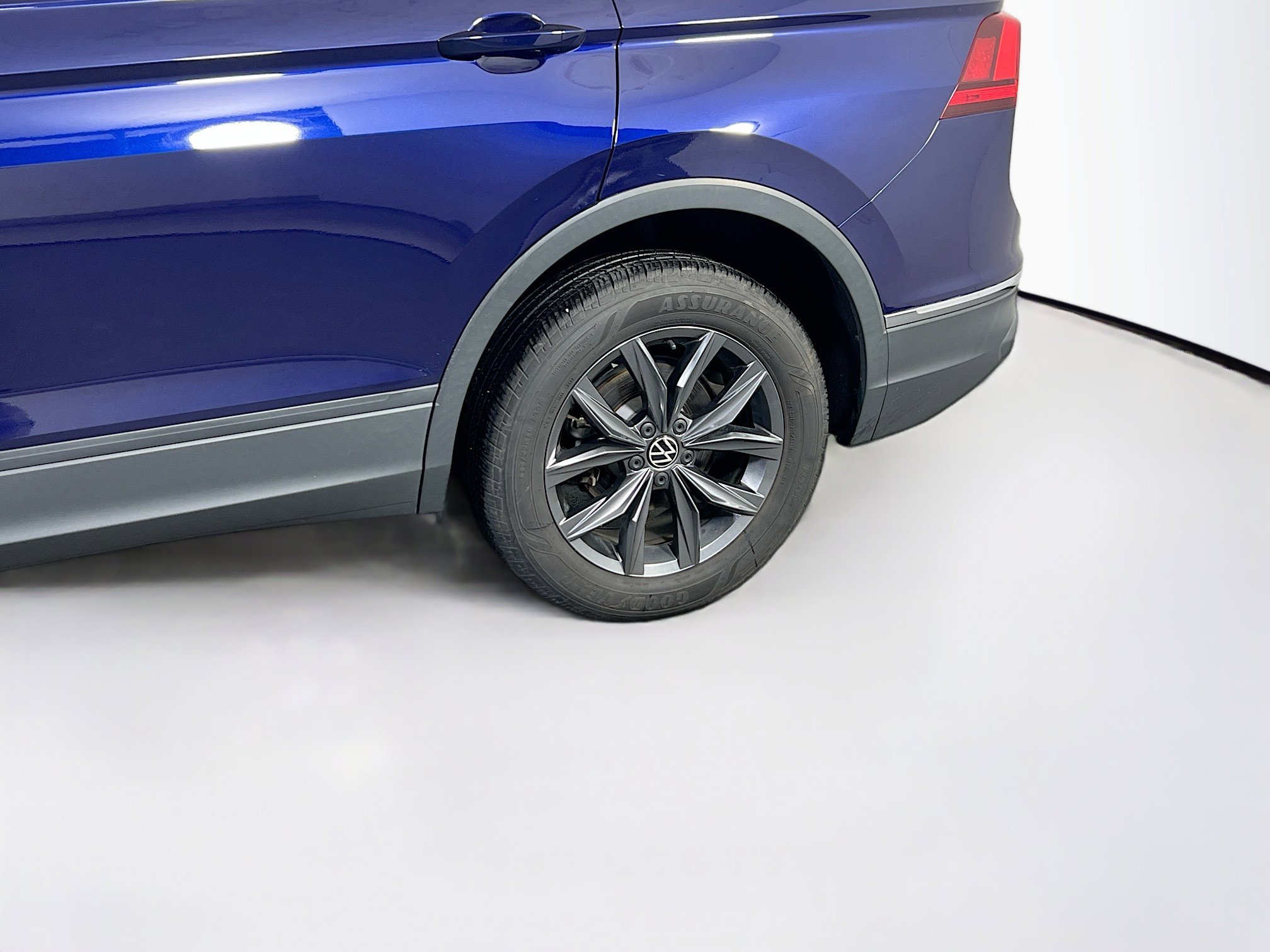 Used 2022 Volkswagen Tiguan SE AWD/4WD image 30