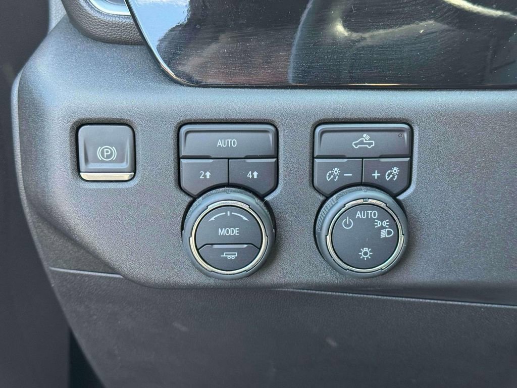 Used 2023 Chevrolet Silverado 1500 LT AWD/4WD image 20
