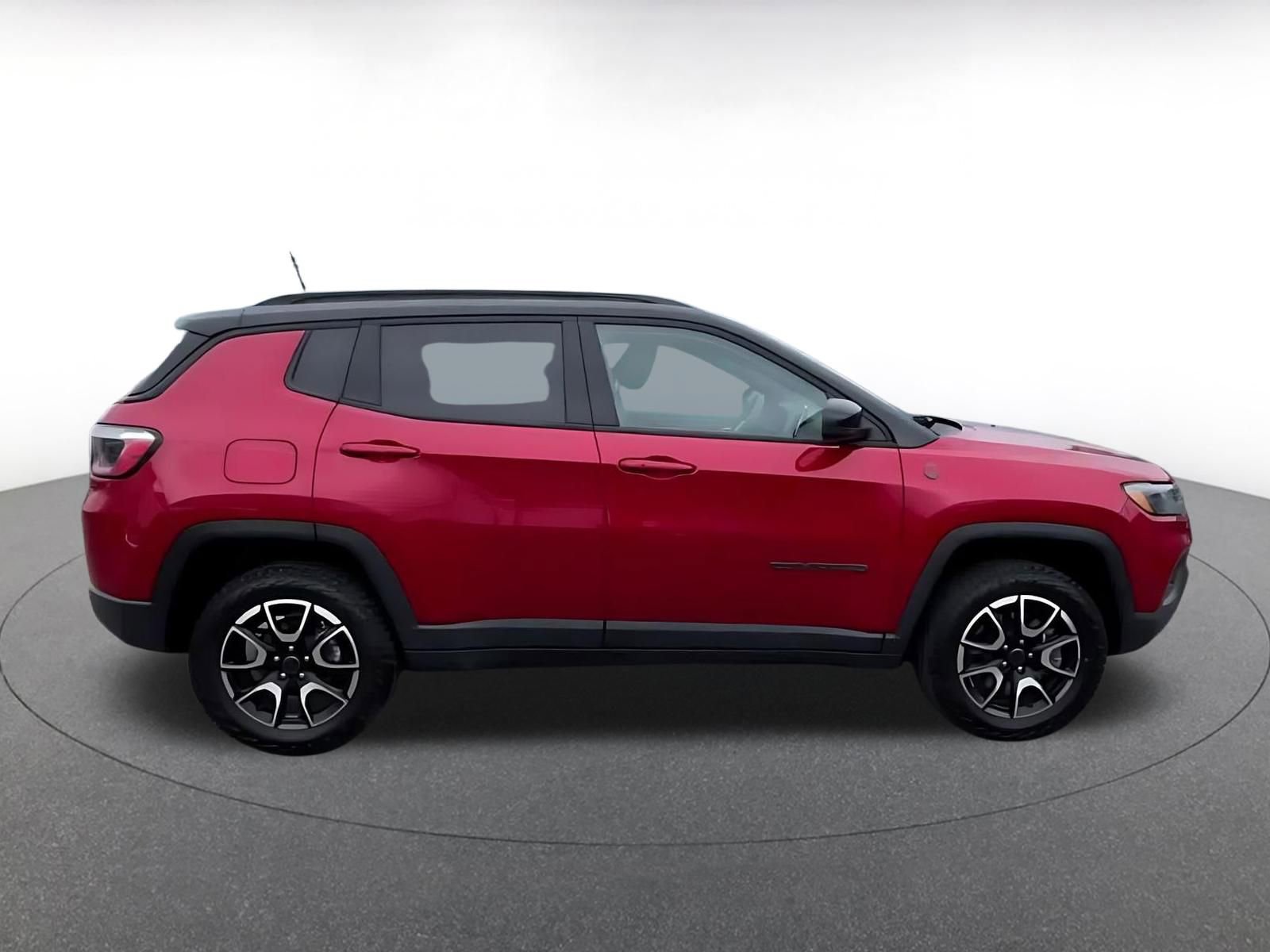 Used 2025 Jeep Compass Trailhawk AWD/4WD image 16
