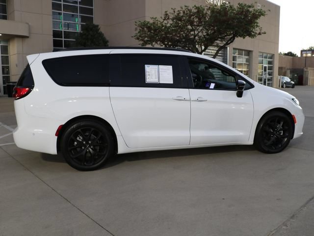 Used 2024 Chrysler Pacifica Touring-L w/ S Appearance Package FWD image 7