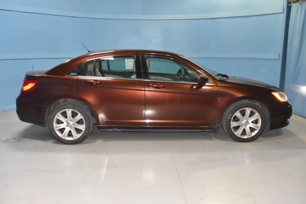 Used 2012 Chrysler 200 Touring FWD image 17