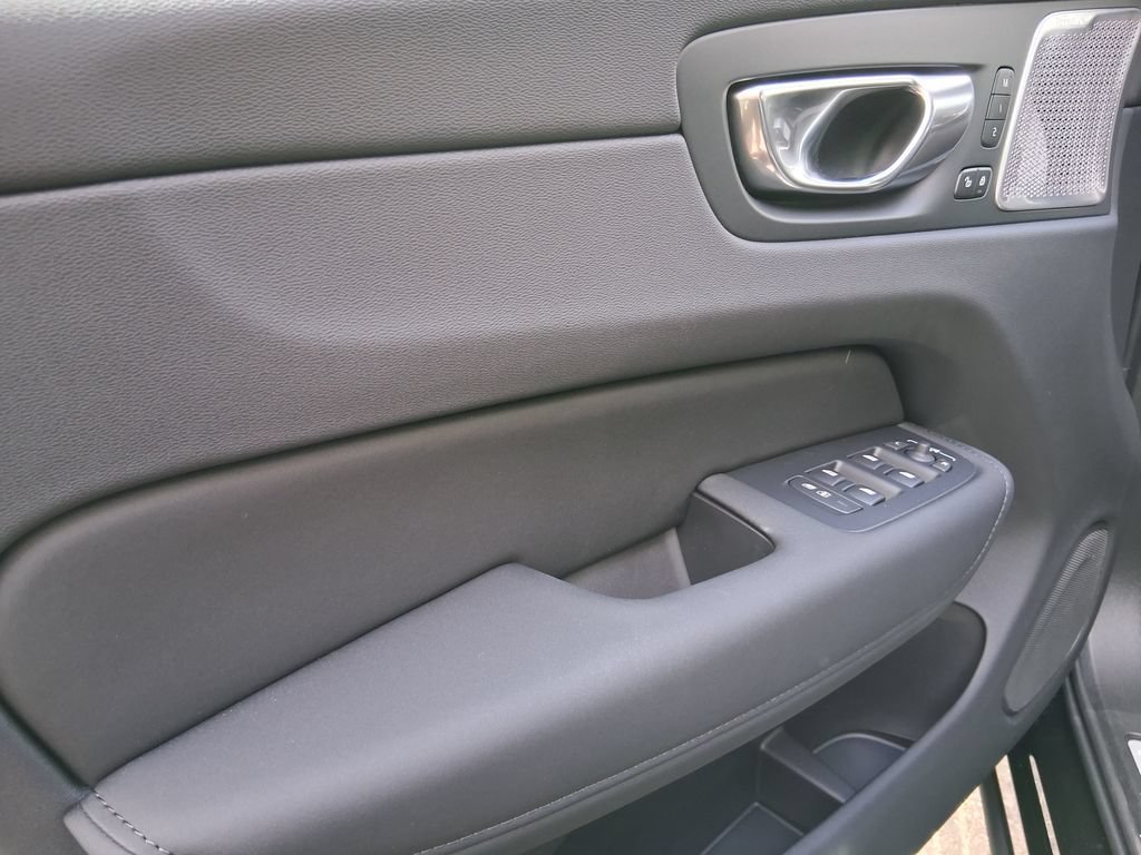 New 2026 Volvo XC60 T8 Ultra w/ Protection Package Premier AWD/4WD image 8