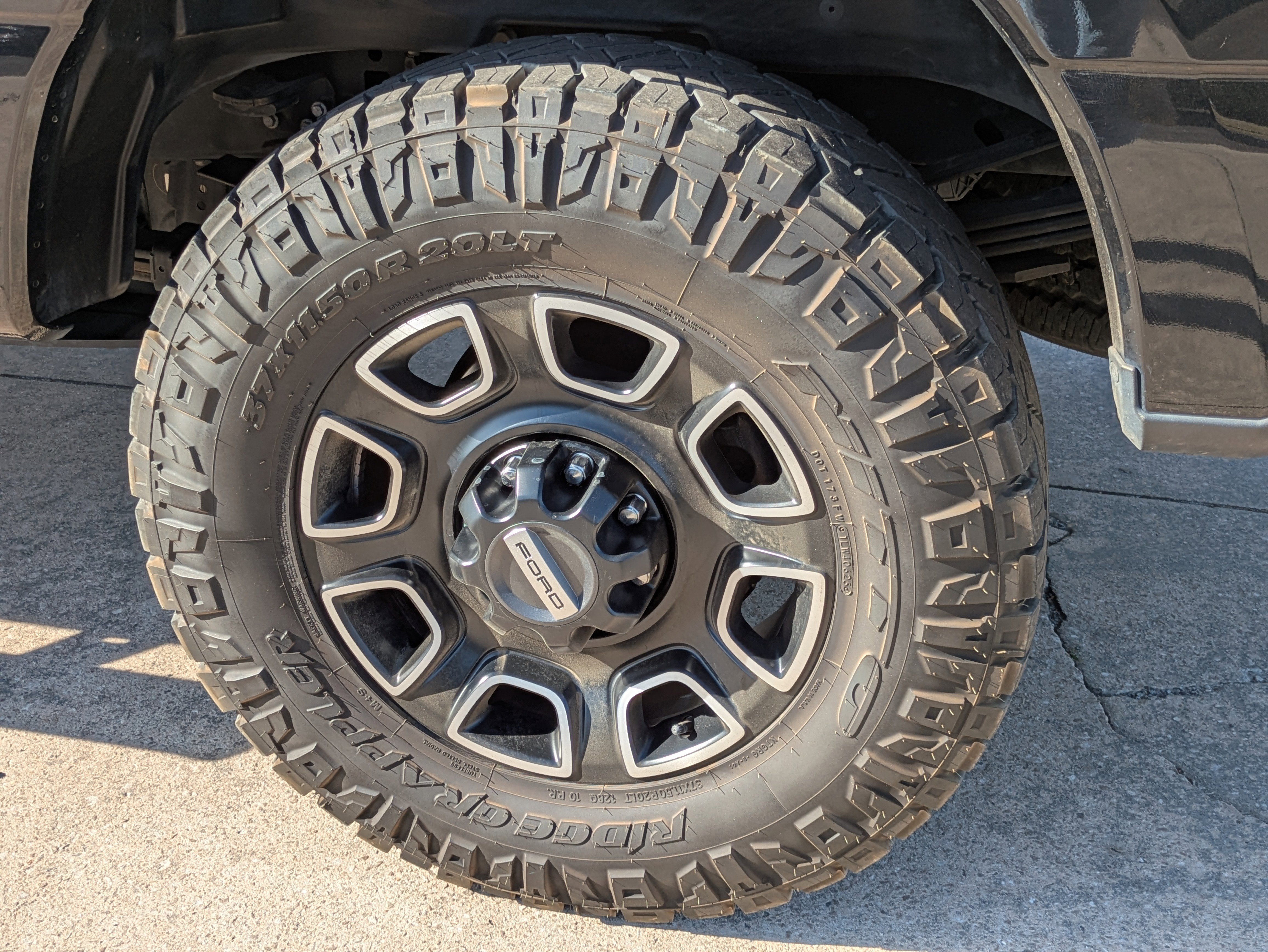 Used 2023 Ford F250 Platinum image 9