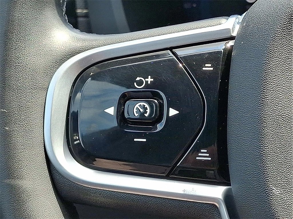 Used 2022 Volvo XC60 T8 R-Design w/ Advanced Package image 22