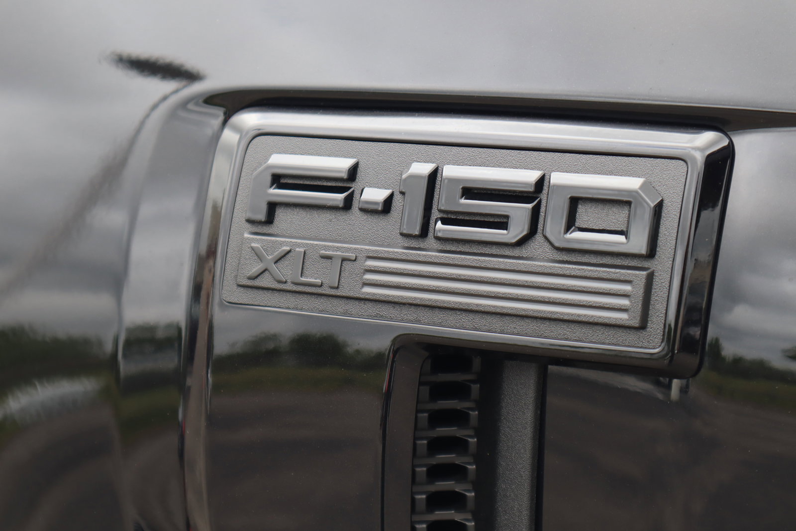 New 2025 Ford F150 XLT w/ Equipment Group 302A MID image 13