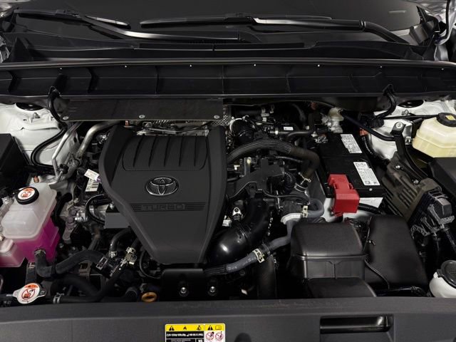 Used 2025 Toyota Highlander XLE FWD image 13