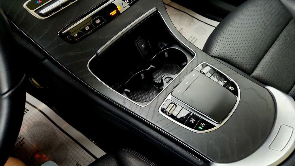 Used 2021 Mercedes-Benz GLC 300 w/ Multimedia Package image 15