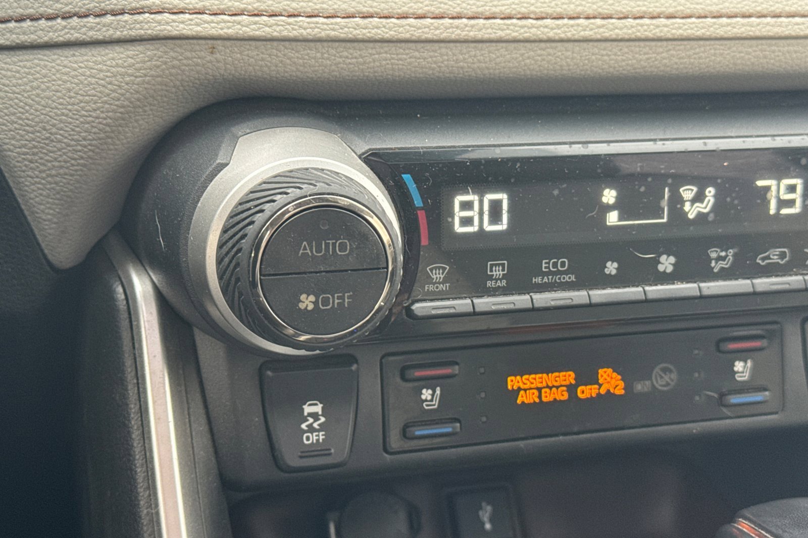 Used 2020 Toyota RAV4 Limited image 29