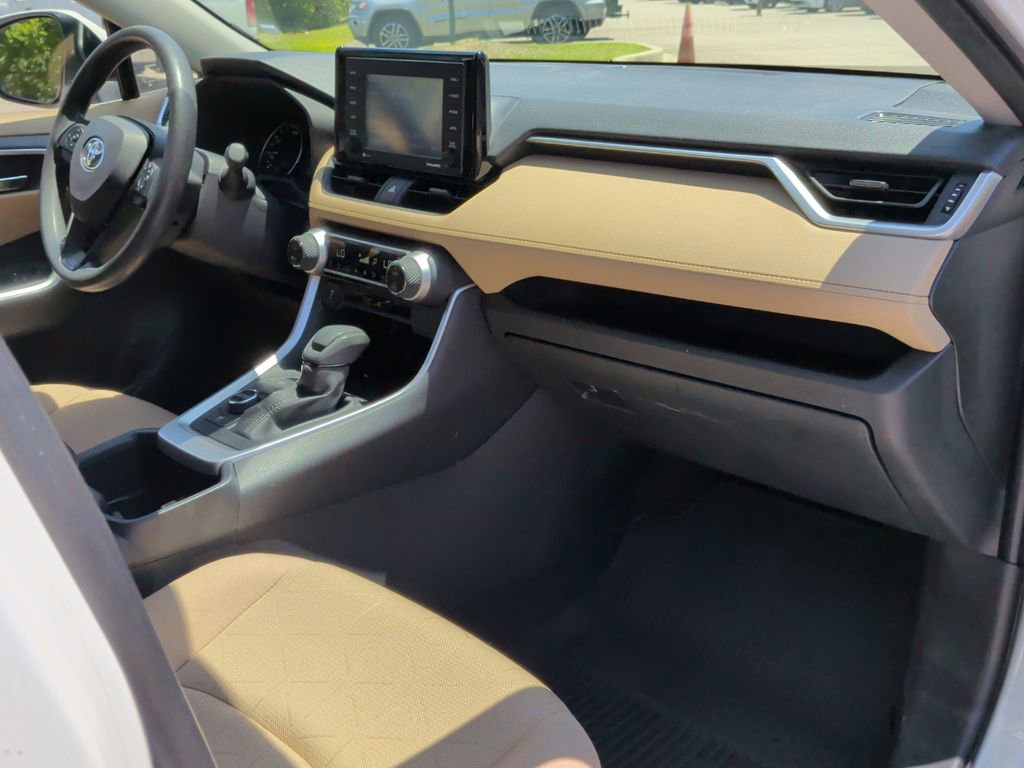 Used 2022 Toyota RAV4 XLE AWD/4WD image 29
