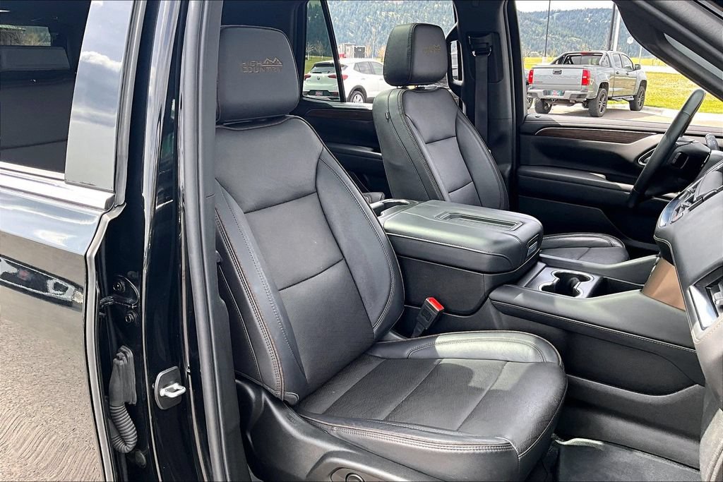 Used 2024 Chevrolet Tahoe High Country AWD/4WD image 7