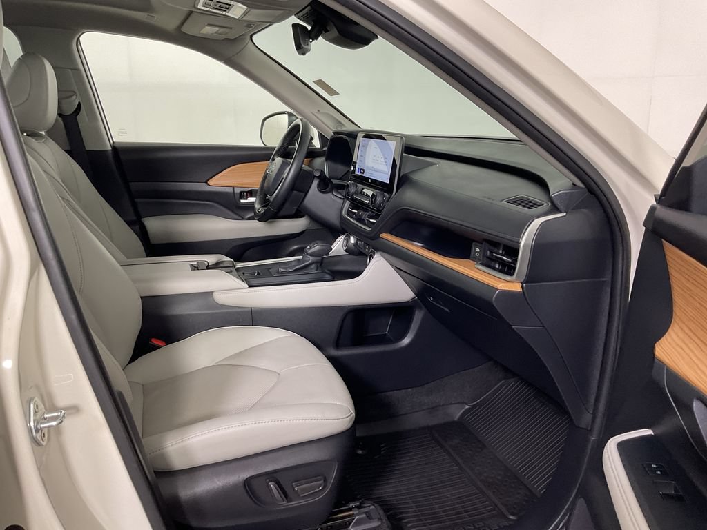 Used 2024 Toyota Grand Highlander AWD image 29