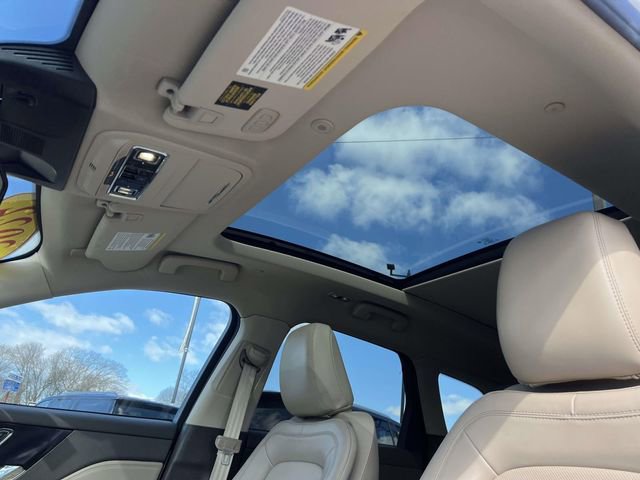 Used 2022 Lincoln Corsair AWD w/ Premium Package image 9