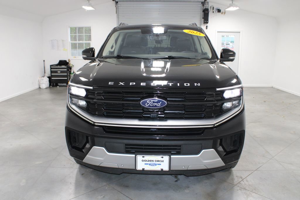 Used 2025 Ford Expedition Platinum video 3