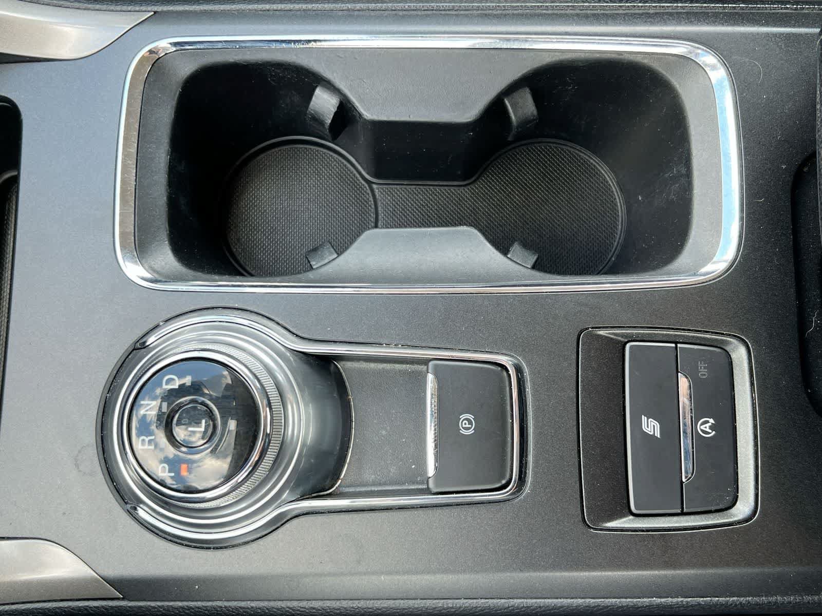 Used 2020 Ford Fusion SE FWD image 32