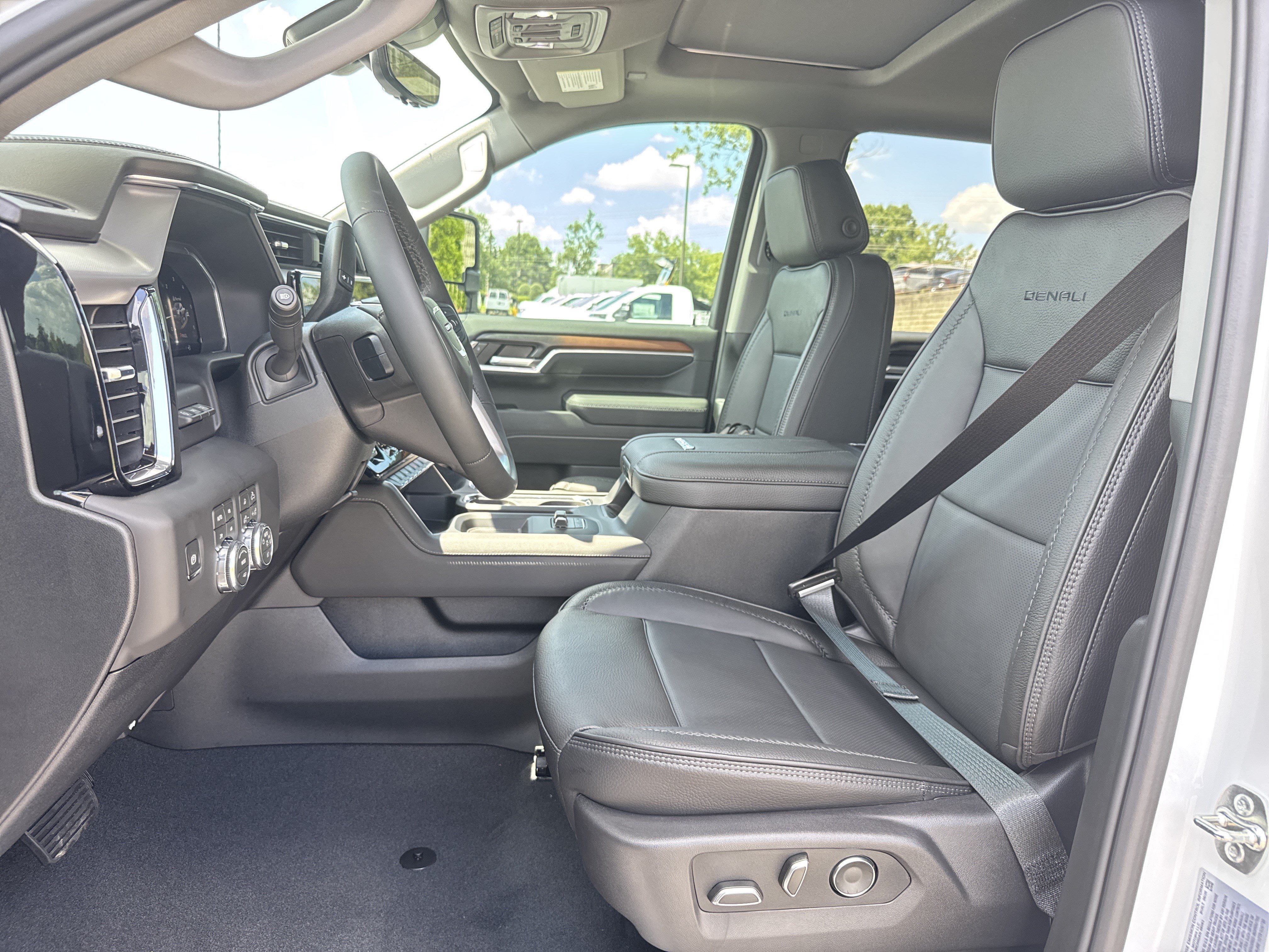New 2026 GMC Sierra 2500 Denali w/ Denali Reserve Package AWD/4WD image 17