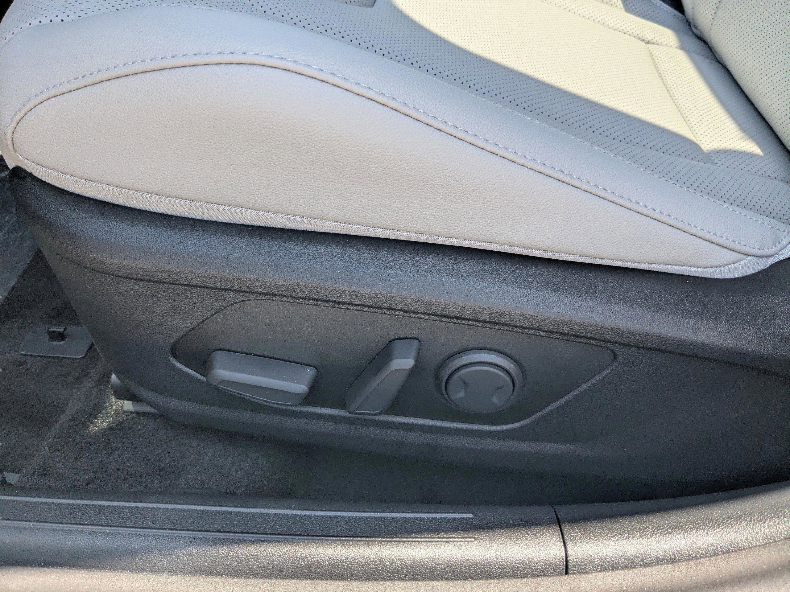 New 2026 Hyundai Elantra Limited FWD image 19