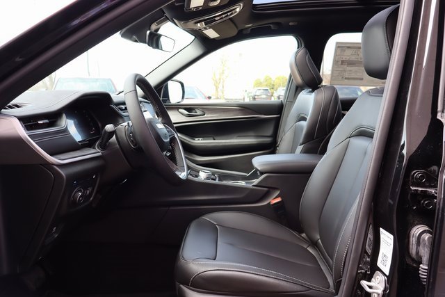 New 2025 Jeep Grand Cherokee Limited 4xe image 8