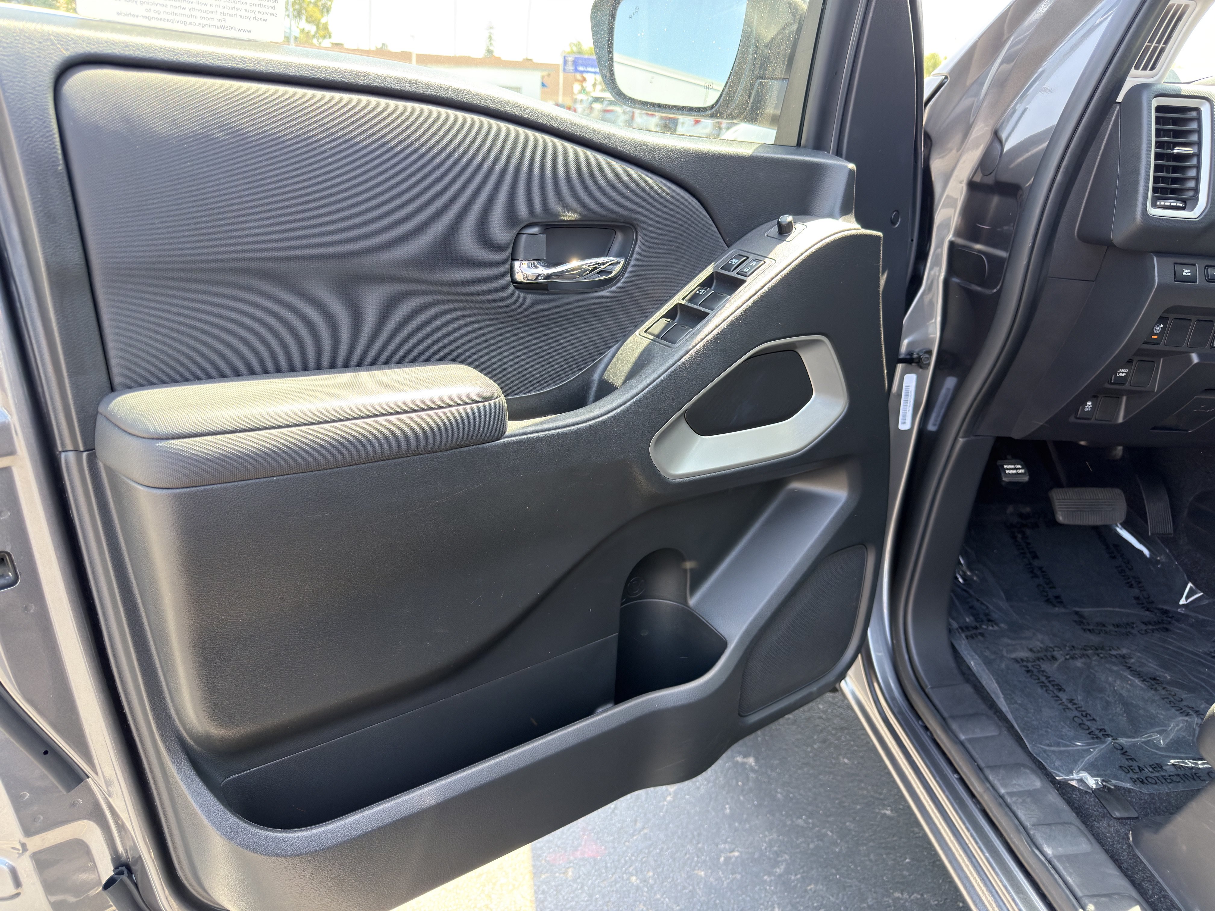 Used 2024 Nissan Frontier SV w/ SV Convenience Package RWD image 25