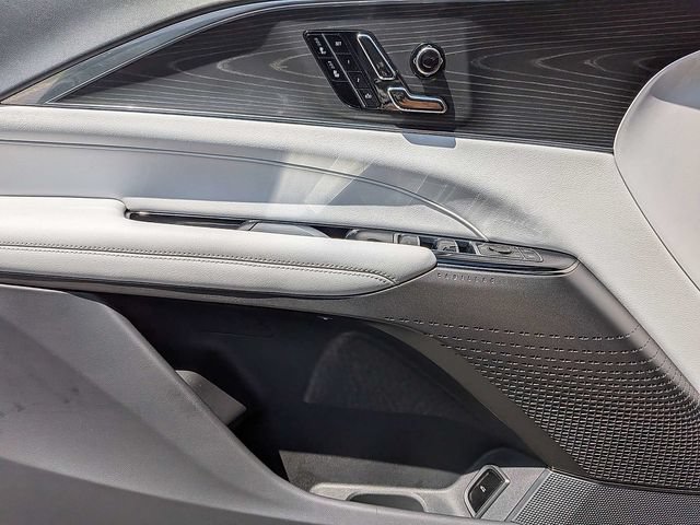 Certified 2024 Cadillac Lyriq Luxury AWD/4WD image 31