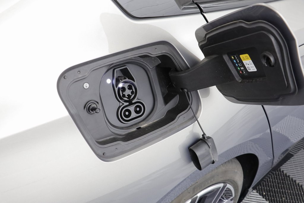 Certified 2025 BMW i5 M60 w/ Premium Package image 21