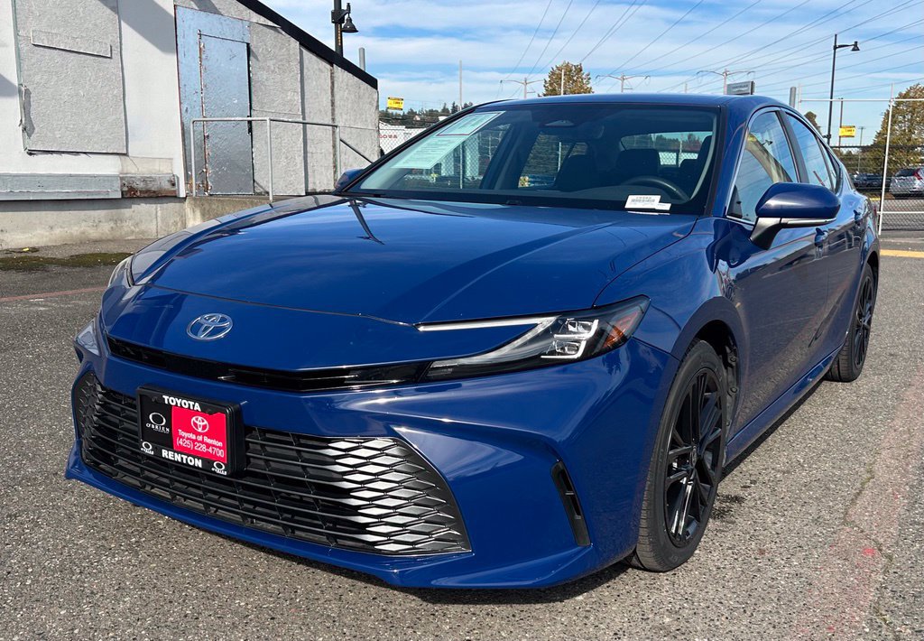 Certified 2025 Toyota Camry XLE FWD image 1