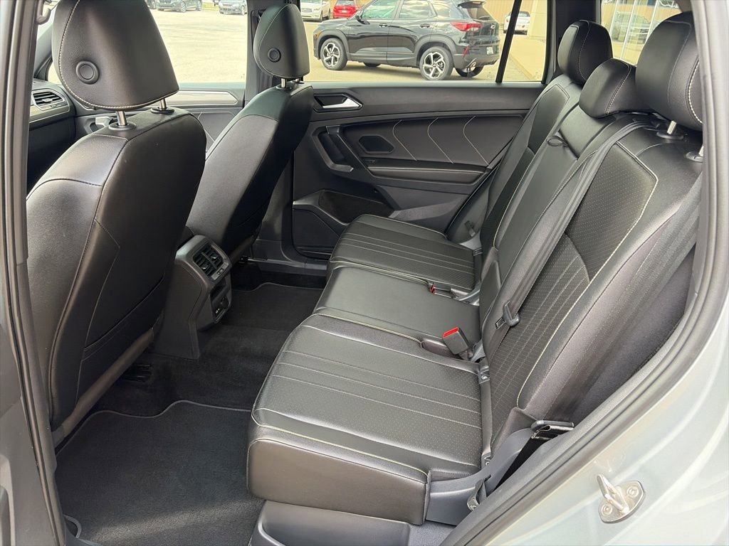 Certified 2023 Volkswagen Tiguan SE R-Line AWD/4WD image 12