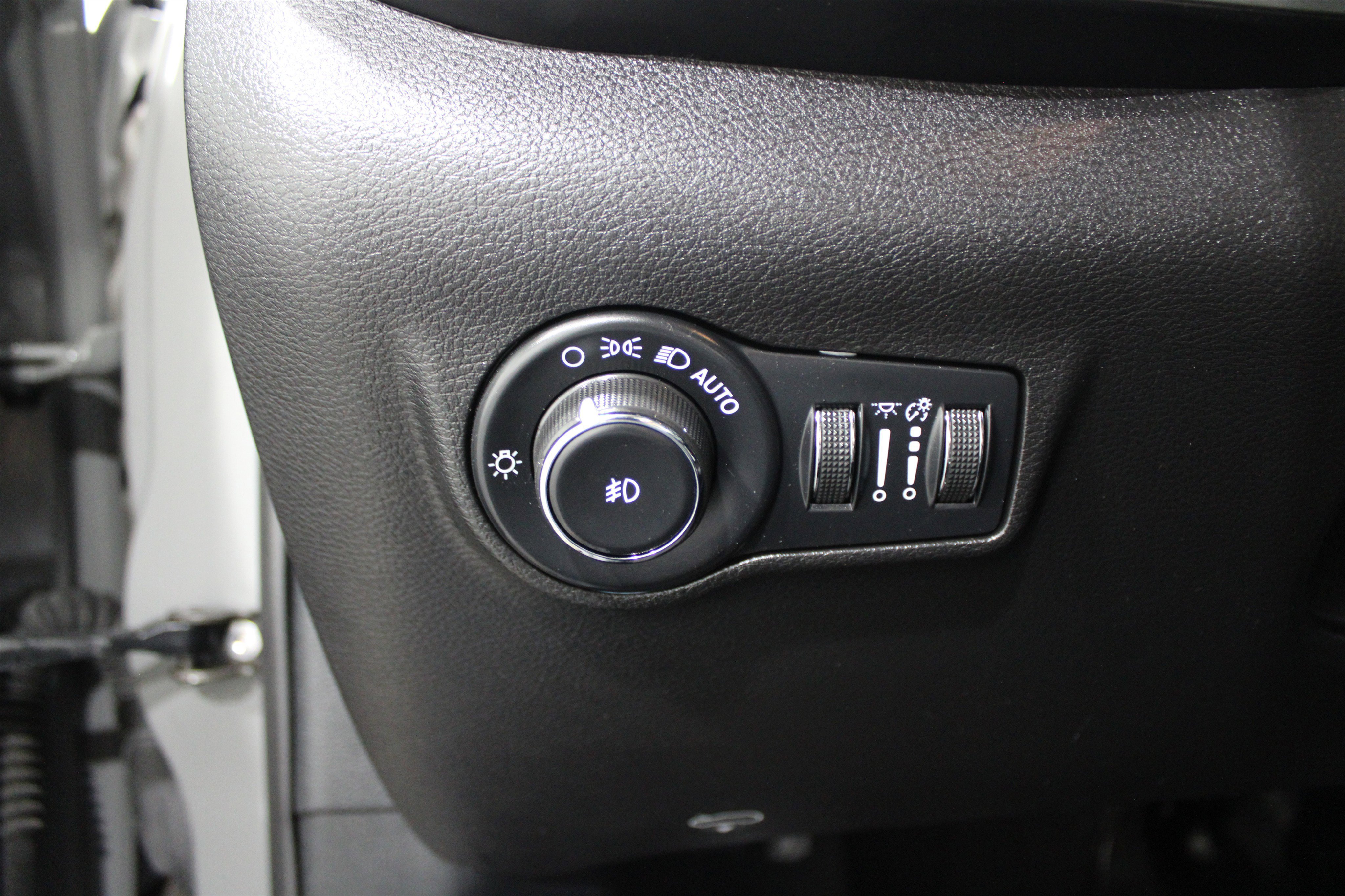 Used 2024 Jeep Compass Latitude image 8