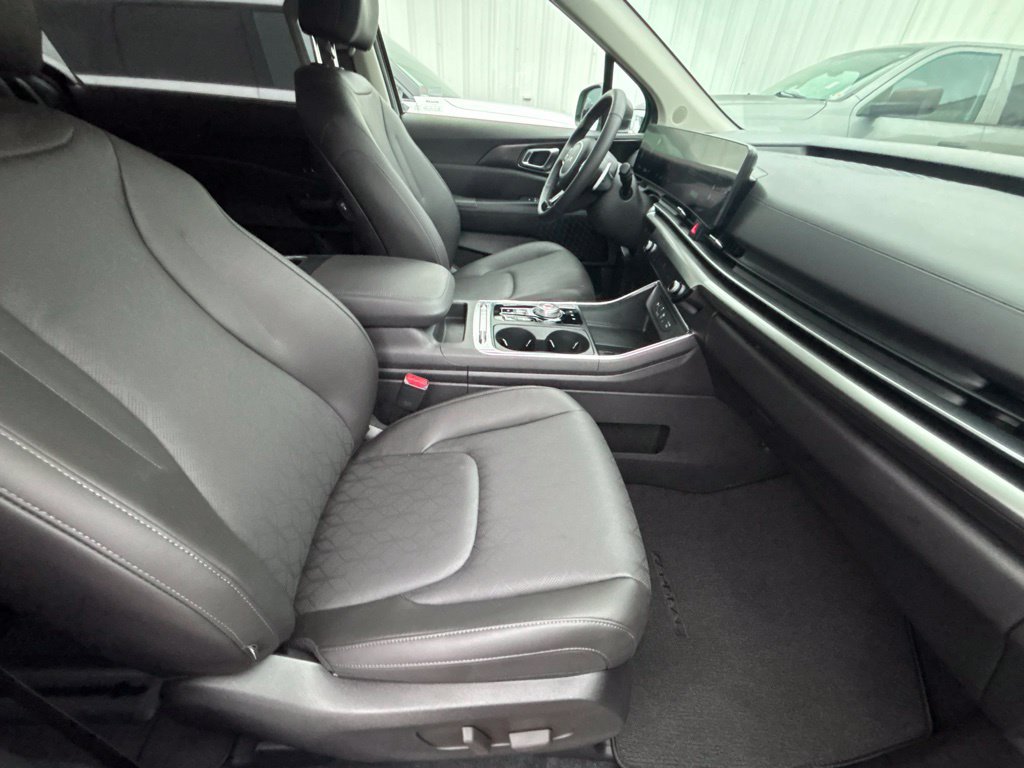 Certified 2026 Kia Carnival SX FWD image 25