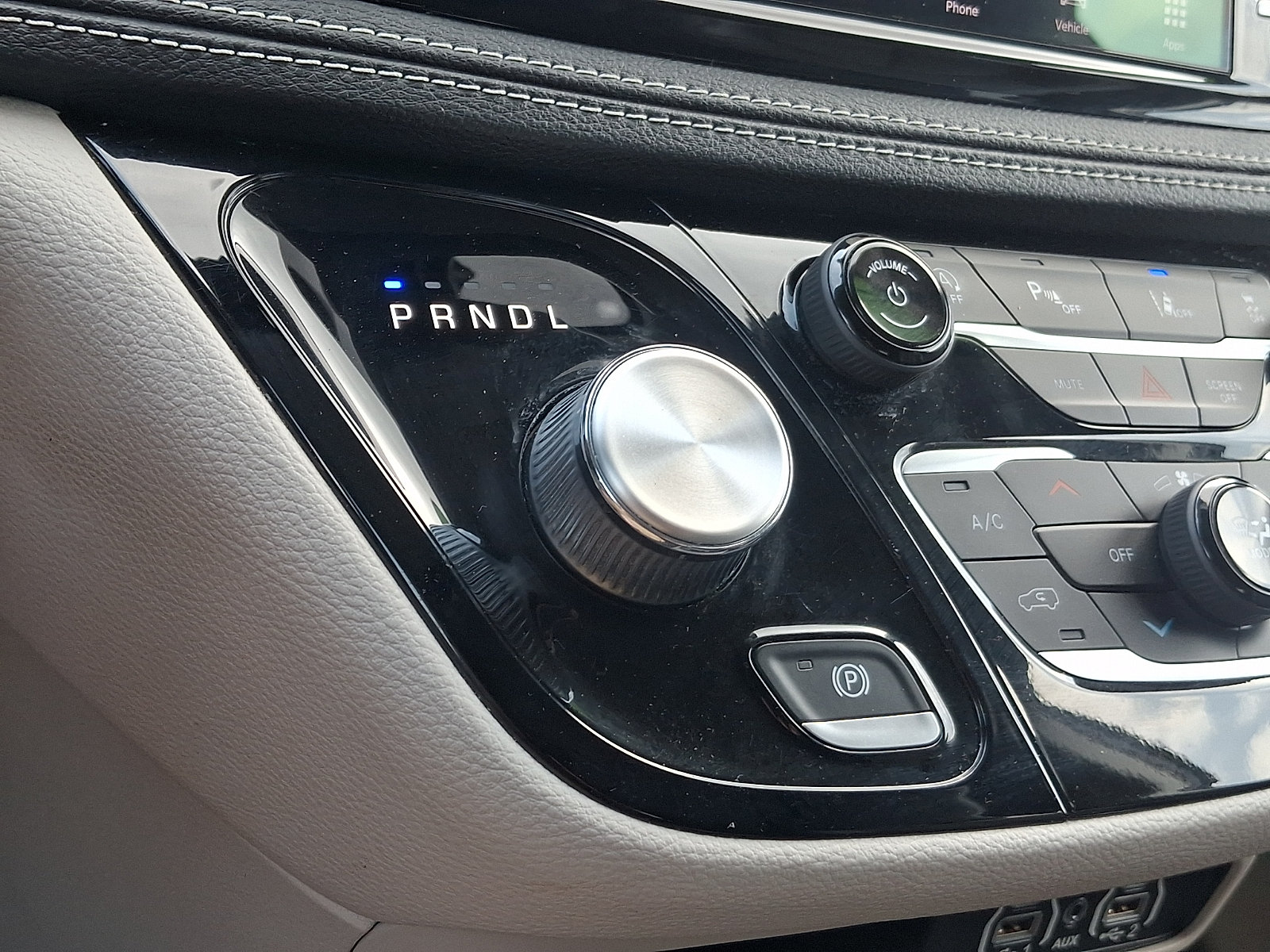 Certified 2022 Chrysler Pacifica Touring-L AWD/4WD image 23
