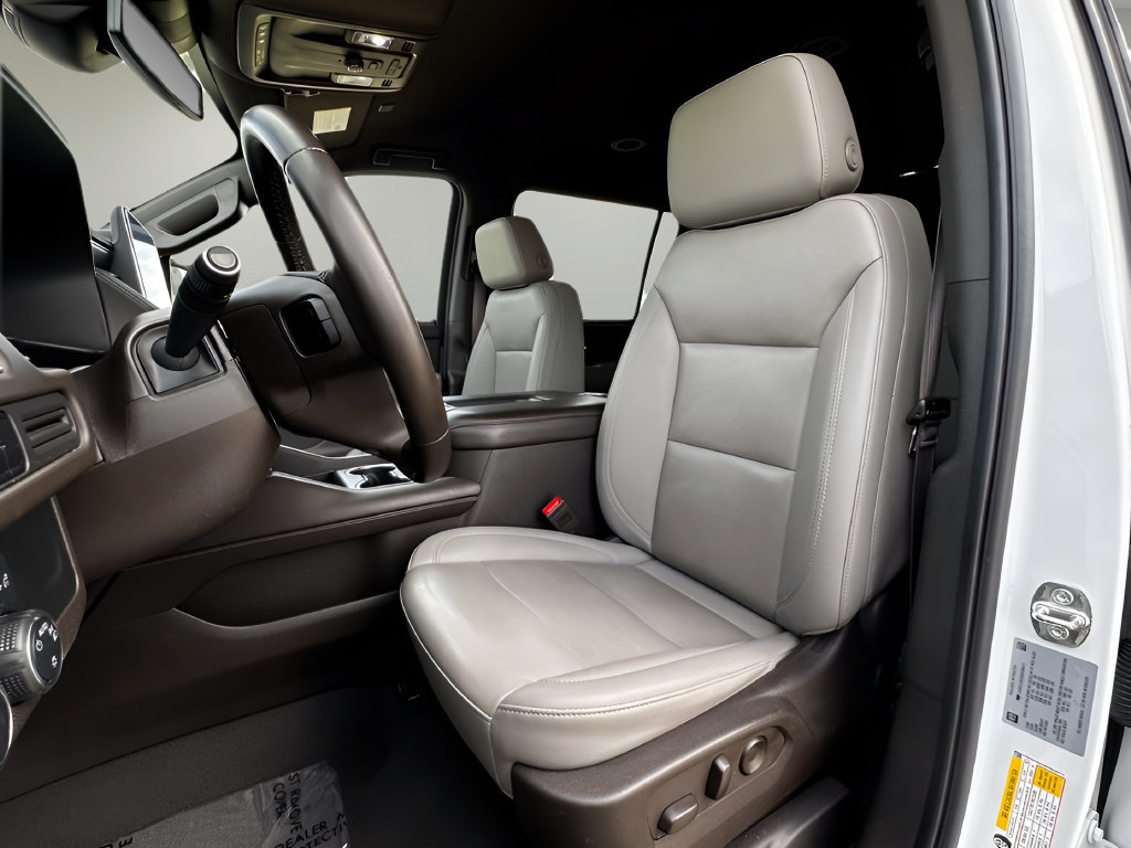 Used 2024 Chevrolet Suburban LT RWD image 5