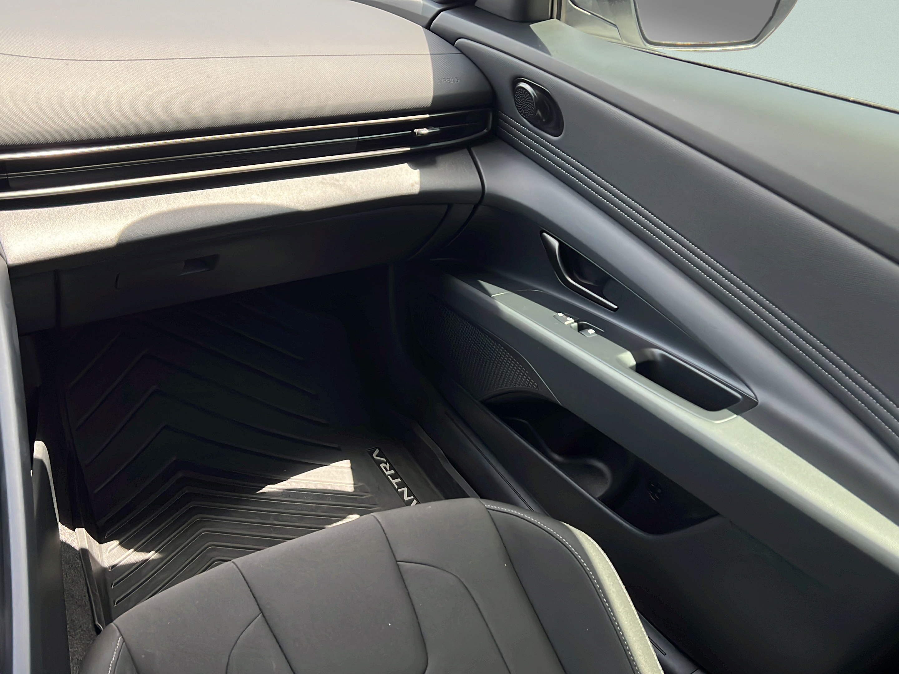 Certified 2025 Hyundai Elantra Sport w/ Cargo Package FWD image 15