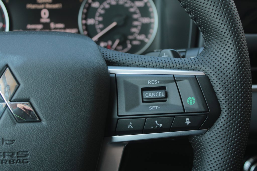 New 2025 Mitsubishi Outlander SE image 17