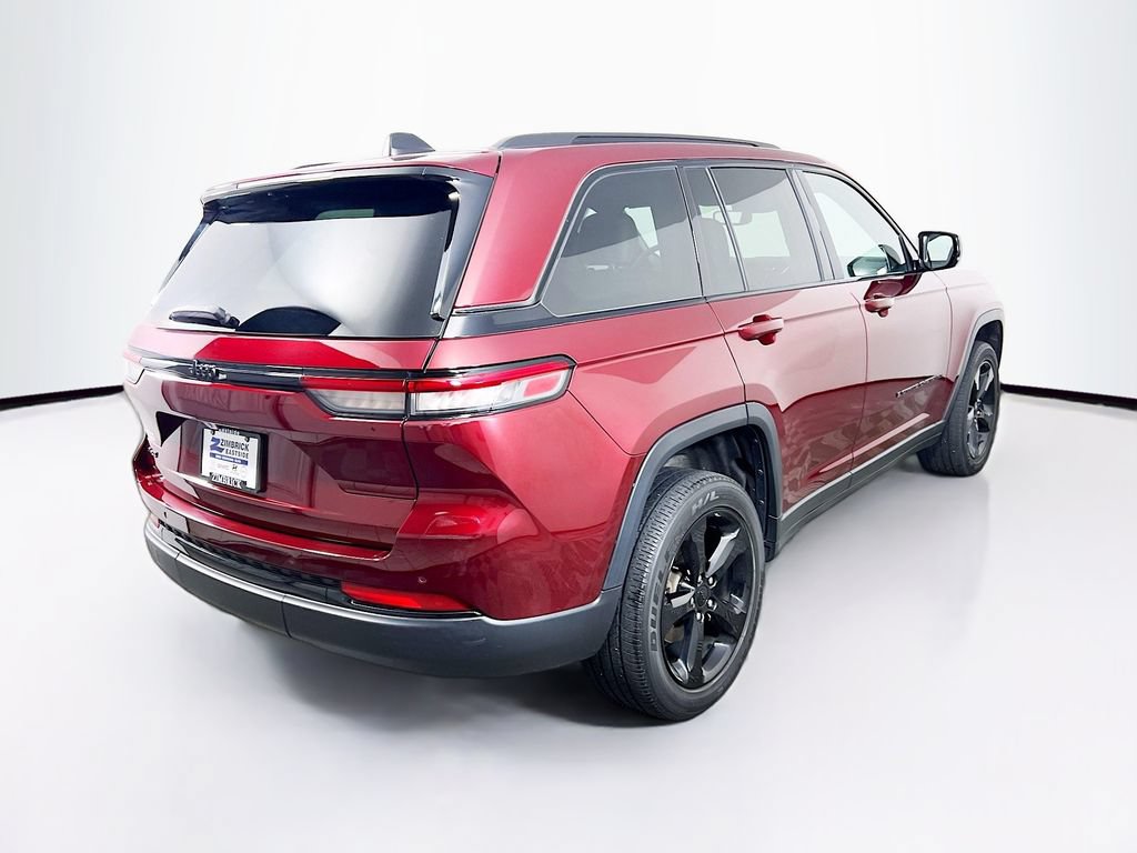 Used 2022 Jeep Grand Cherokee Altitude AWD/4WD image 7