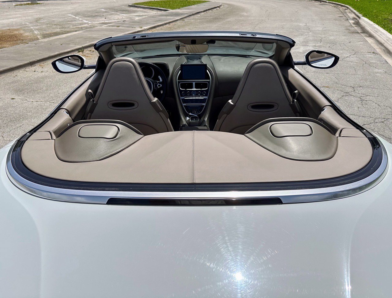 Used 2019 Aston Martin DB11 Volante RWD image 19